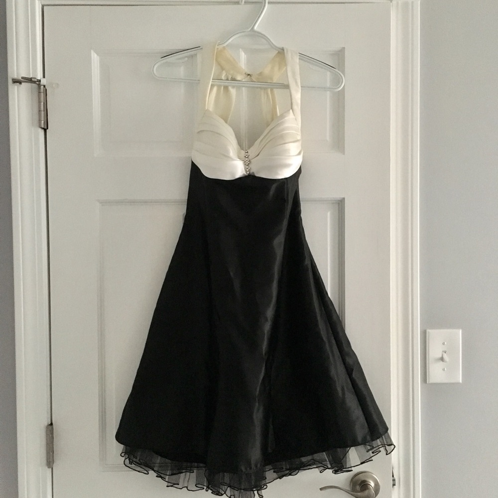 Short black/white semi-formal dress